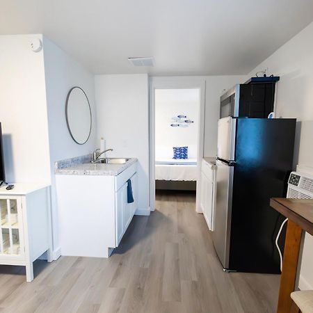 Anchor Bay Inn And Suites Сандъски Екстериор снимка