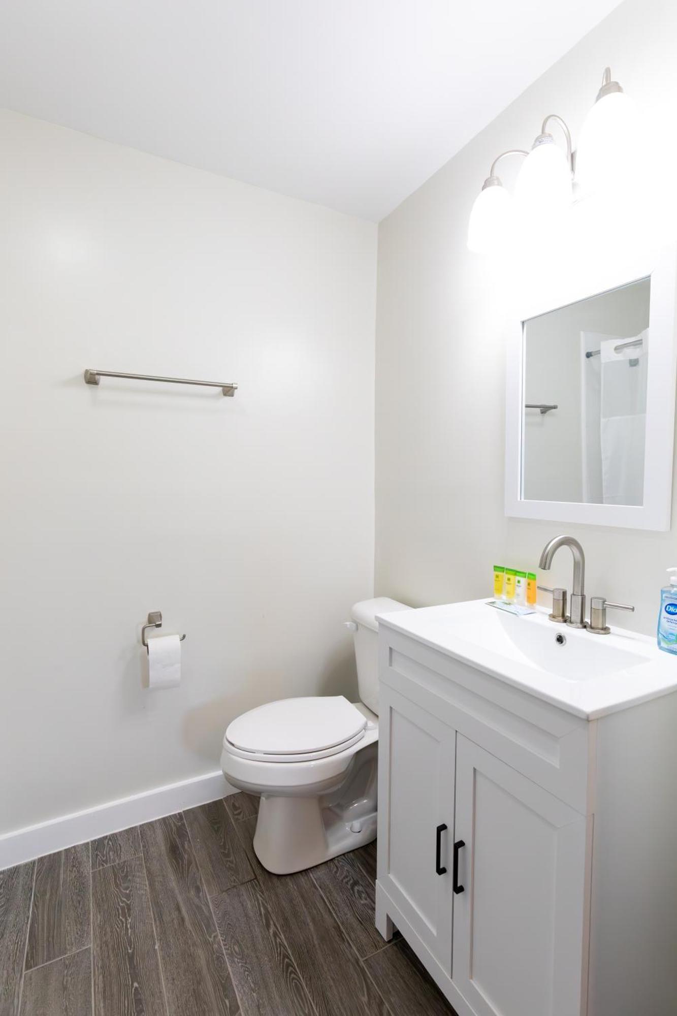 Anchor Bay Inn And Suites Сандъски Екстериор снимка