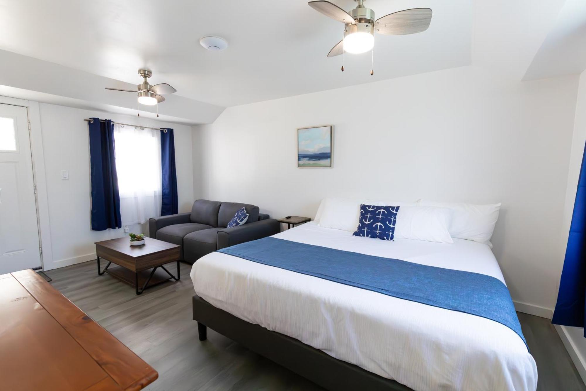 Anchor Bay Inn And Suites Сандъски Стая снимка