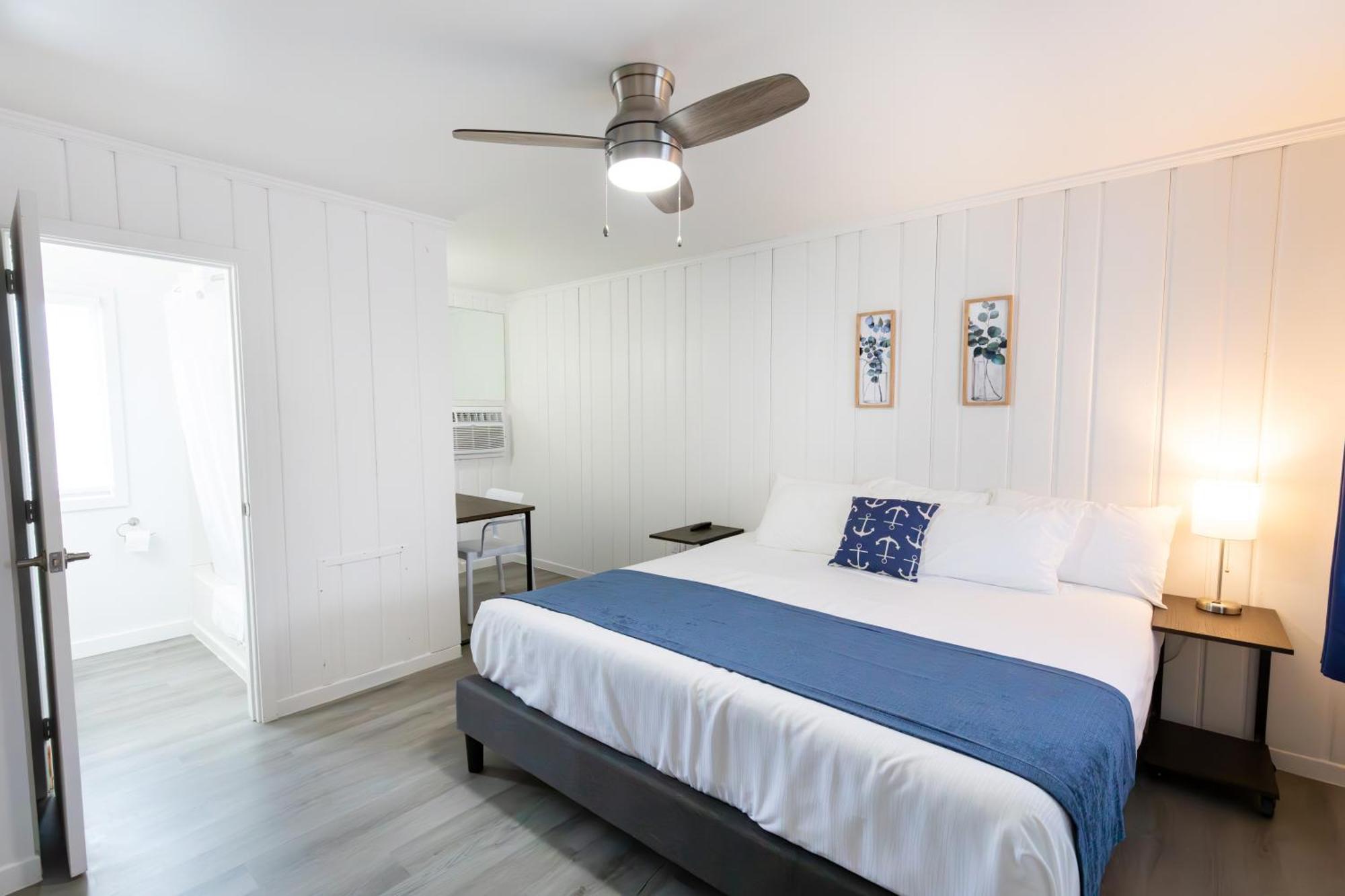 Anchor Bay Inn And Suites Сандъски Стая снимка