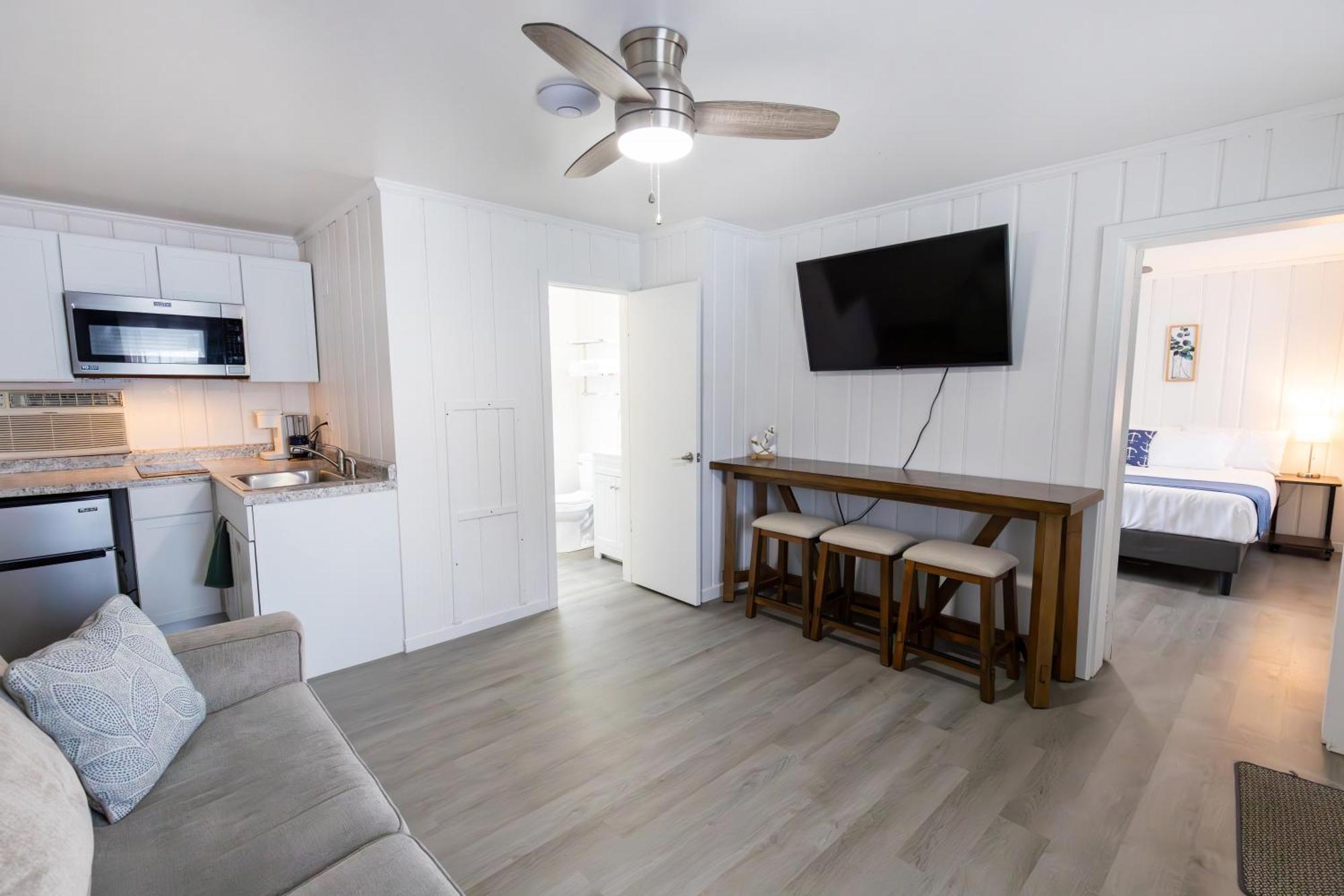 Anchor Bay Inn And Suites Сандъски Стая снимка