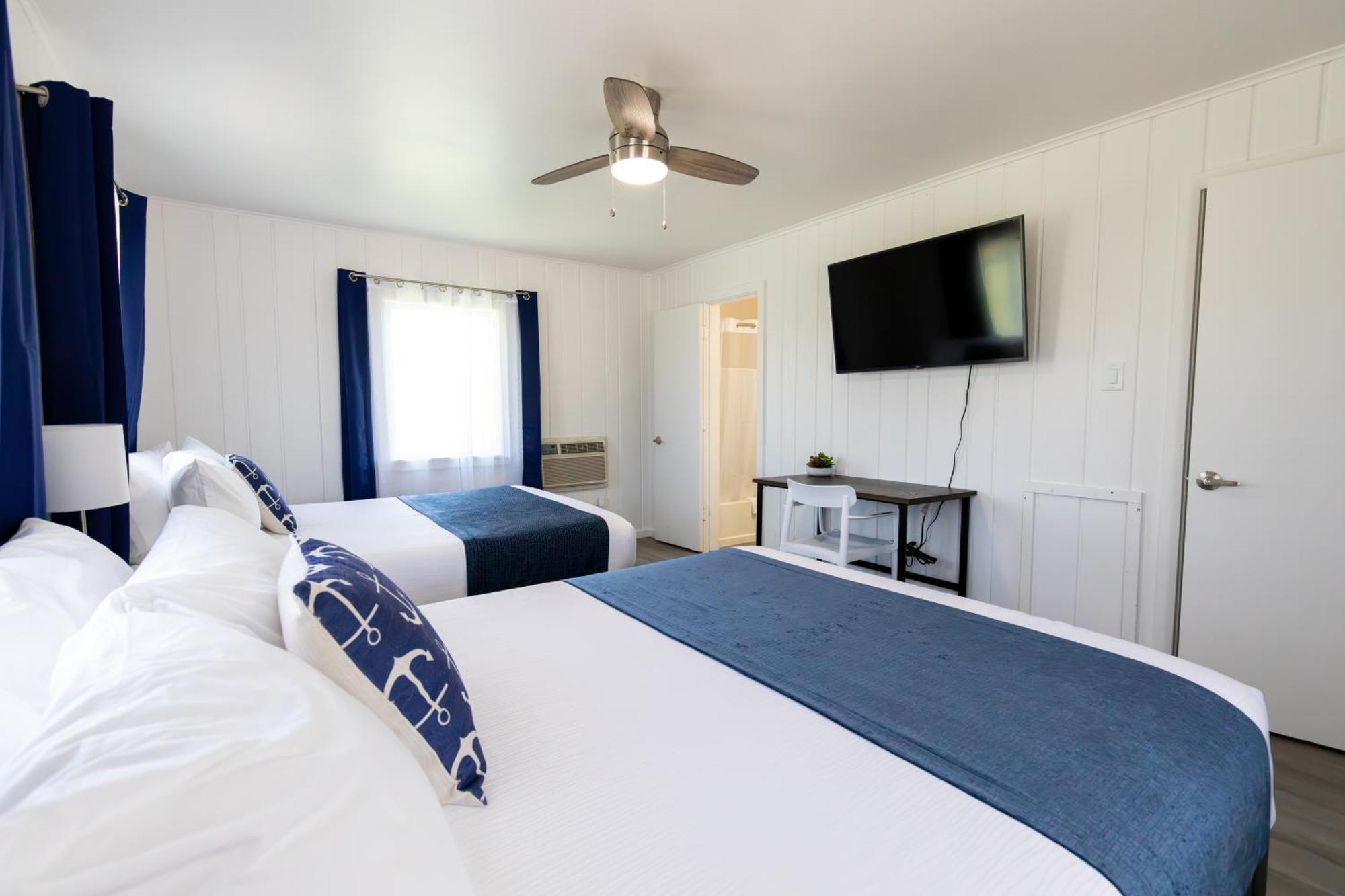 Anchor Bay Inn And Suites Сандъски Стая снимка