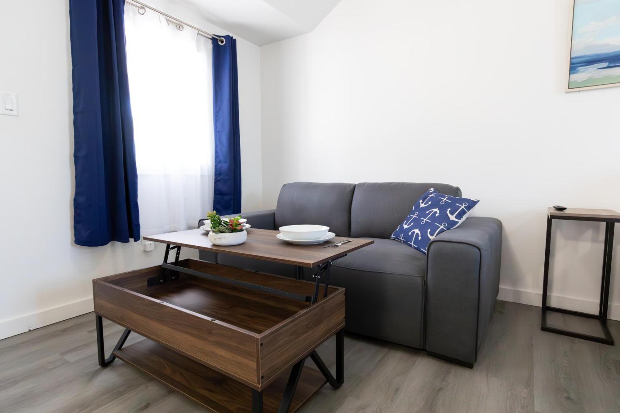 Anchor Bay Inn And Suites Сандъски Стая снимка