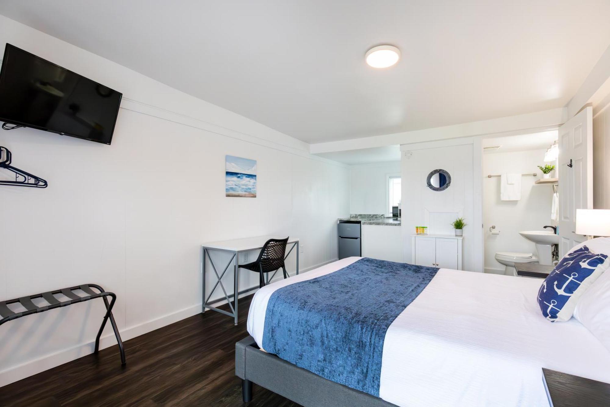 Anchor Bay Inn And Suites Сандъски Стая снимка