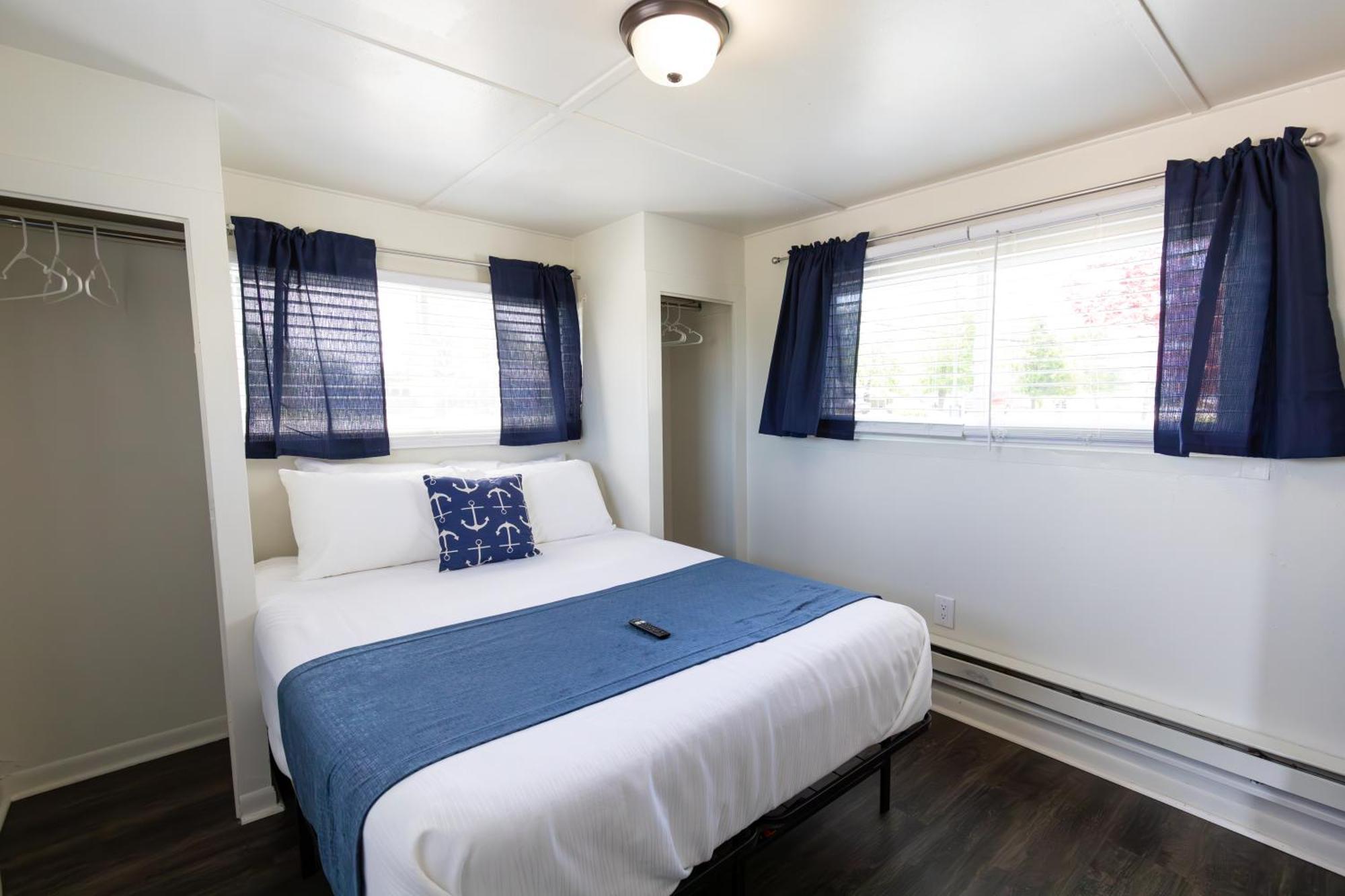 Anchor Bay Inn And Suites Сандъски Стая снимка