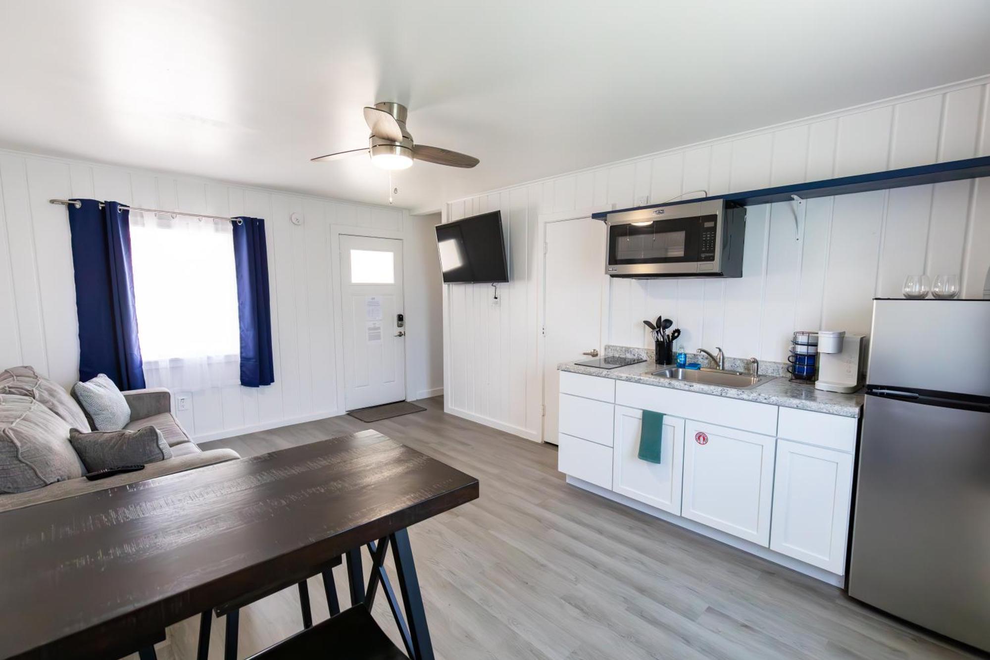 Anchor Bay Inn And Suites Сандъски Стая снимка